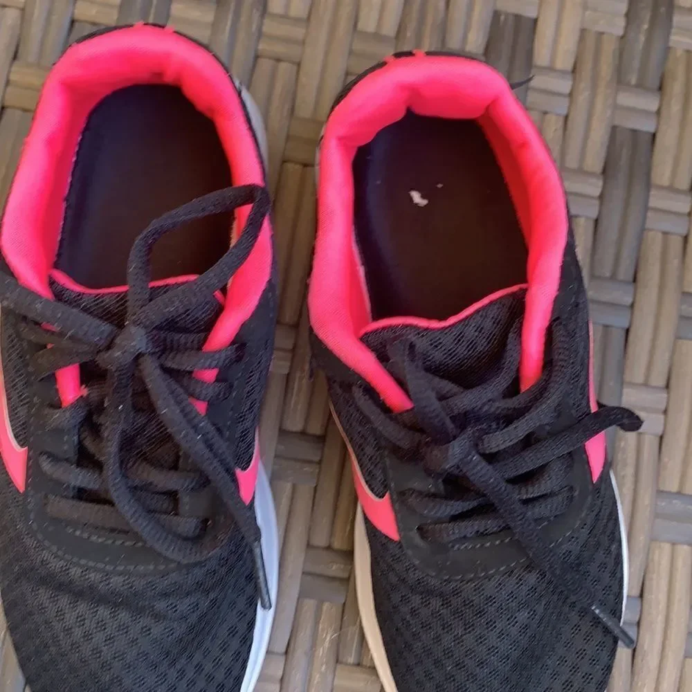 💗Final deal 💗Pink and black  sneakers 👟